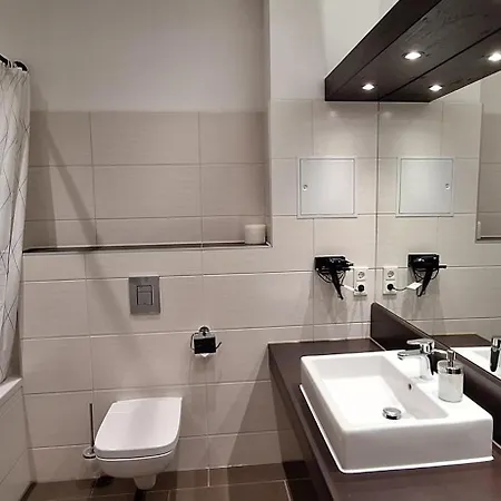 Modernes Einraumzimmer Mit Eigenem Bad, Balkonnutzung, Zentrumsnah - In 10 Minuten Mit Dem Rad Oder Dem Oepnv Zur Arena Und In Leipzigs Innenstadt * Lipsko